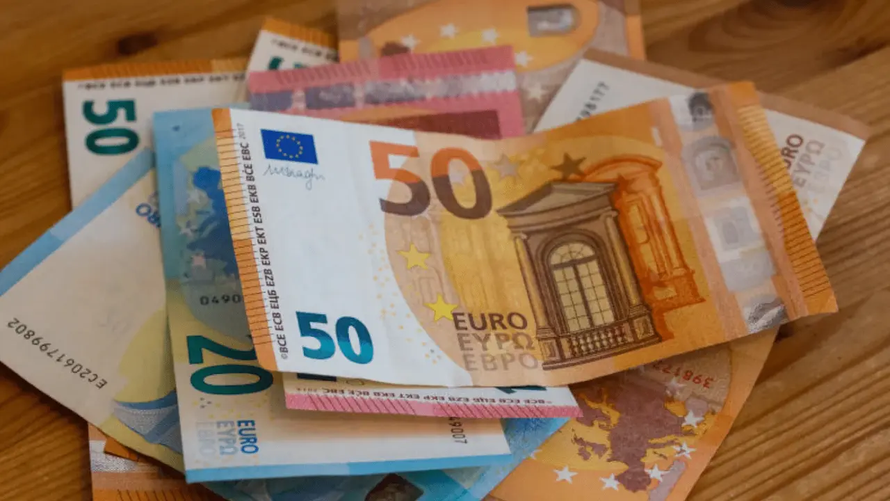 ارتفاع أسعار العملات في السوق الموازية الجزائرية اليوم